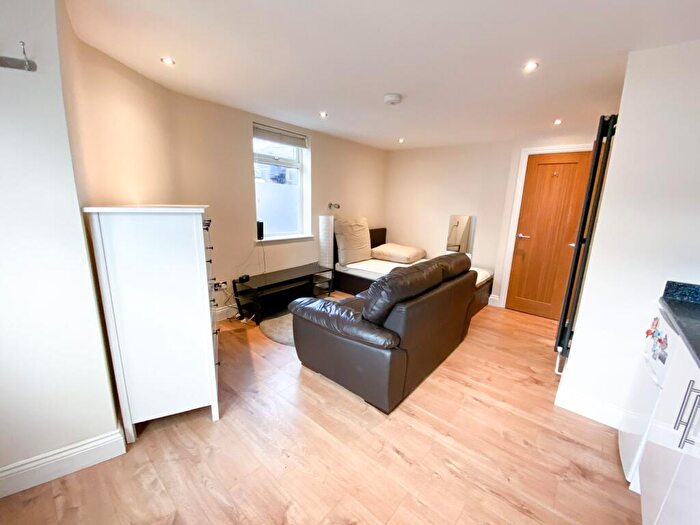 Studio To Rent In Queens Road, Caversham, RG4