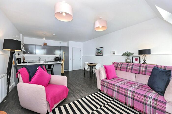 2 Bedroom Flat For Sale In Linen Quarter, Dunfermline, KY12
