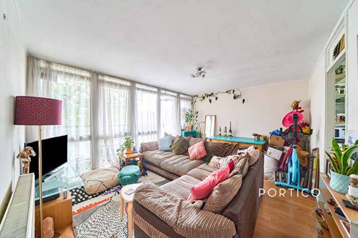 2 Bedroom Flat To Rent In Prague Place, London, SW2