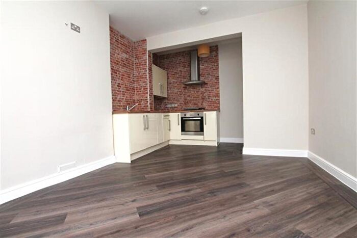 2 Bedroom Flat To Rent In Sherburn Street - Ground Floor, HU9