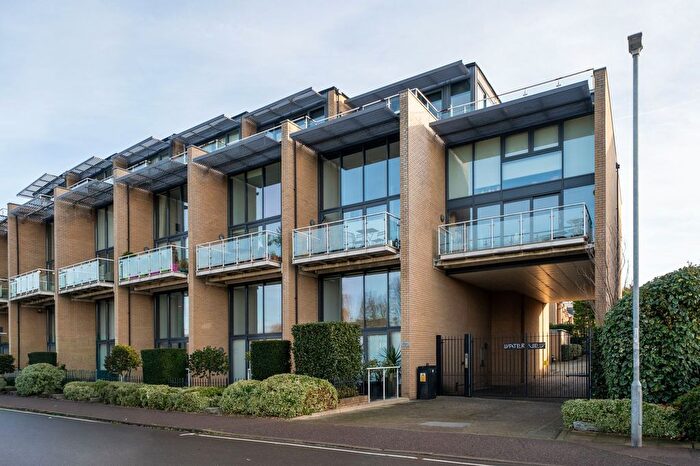 2 Bedroom Flat For Sale In Riverside, Cambridge, CB5