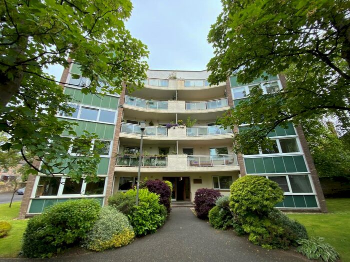 3 Bedroom Flat To Rent In Albert Drive, Pollokshields, G41