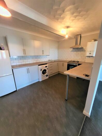 2 Bedroom Flat To Rent In Newland Avenue, Hull, HU5