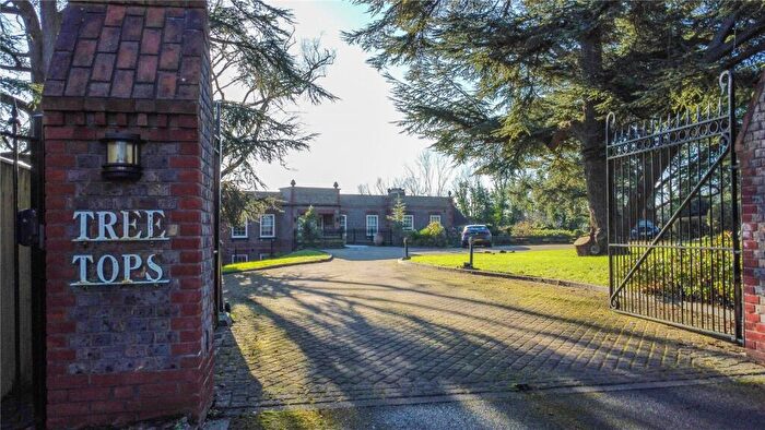 2 Bedroom Apartment To Rent In Treetops, The Mount, Reading, Berkshire, RG4