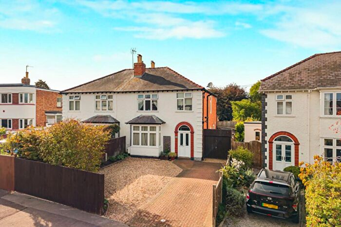 3 Bedroom Semi Detached House For Sale In Old Bath Road, Leckhampton, Cheltenham, GL53