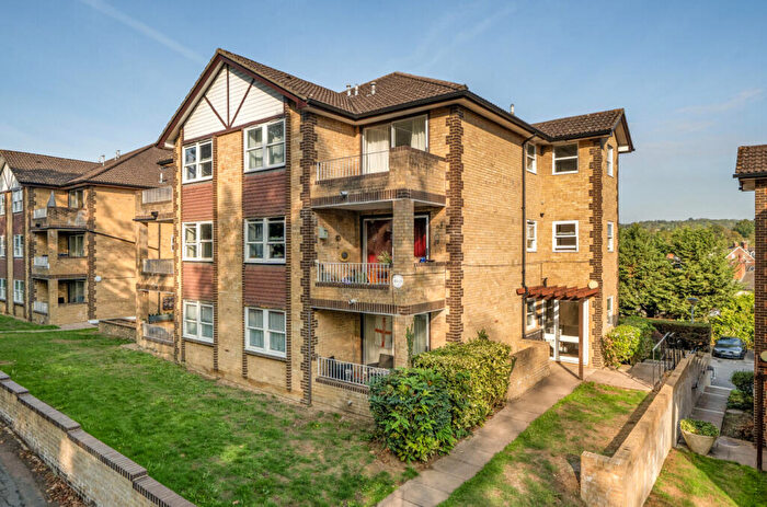 1 Bedroom Apartment For Sale In Waterslade, Elm Road, Redhill, RH1