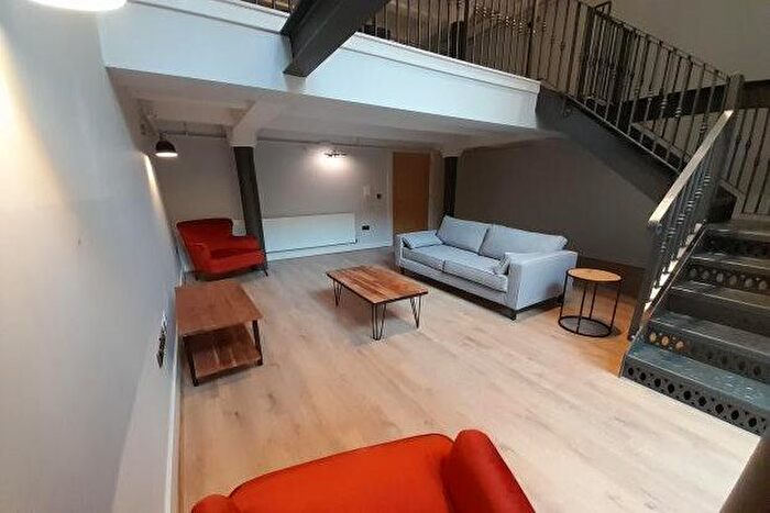 2 Bedroom Flat To Rent In Tobacco Warehouse, Liverpool, L3