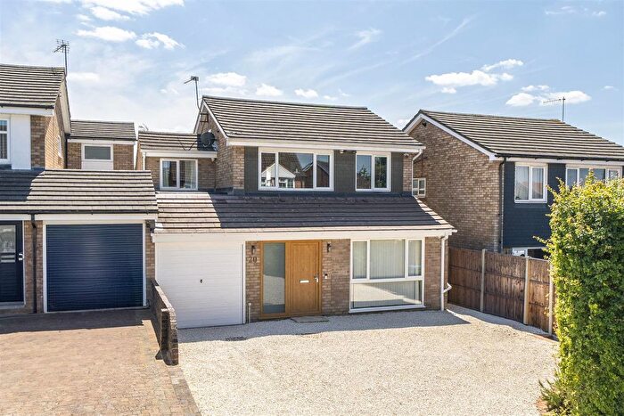 4 Bedroom Link Detached House For Sale In Tannsfield Drive, Hemel Hempstead, Hertfordshire, HP2
