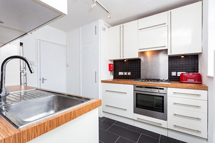 3 Bedroom Flat To Rent In Harrison Street, London, WC1H
