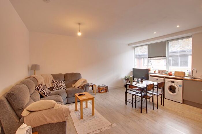 2 Bedroom Flat To Rent In Windsor Road, Trowbridge, BA14