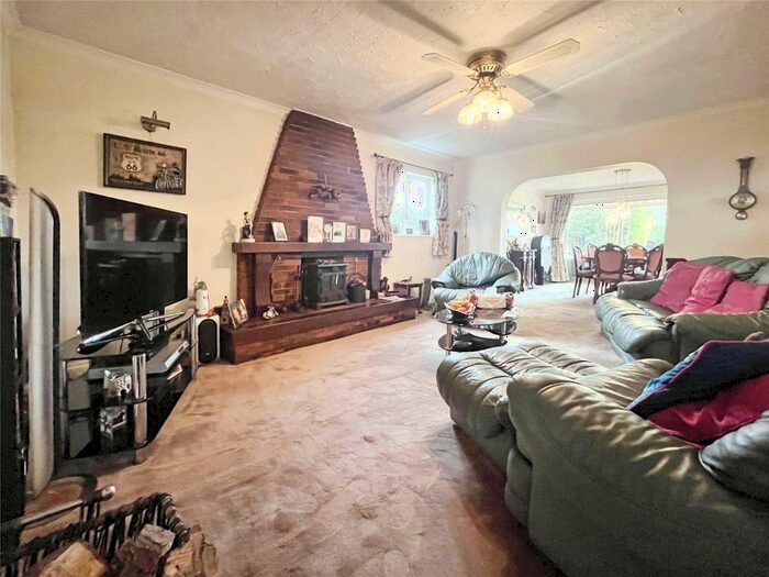 4 Bedroom Bungalow For Sale In Greenview Crescent, Hildenborough, Tonbridge, Kent, TN11