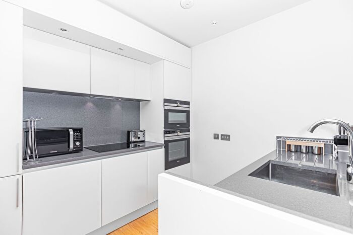 1 Bedroom Flat To Rent In , Simpson Loan, Edinburgh, EH3