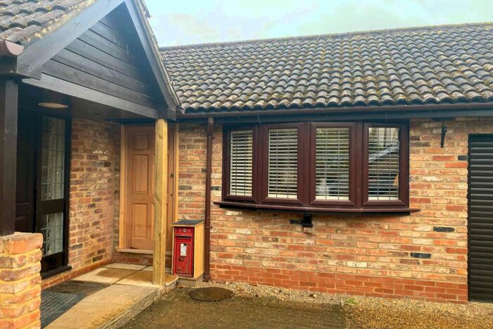 Studio To Rent In Ashwood Park, Fetcham, Leatherhead, KT22