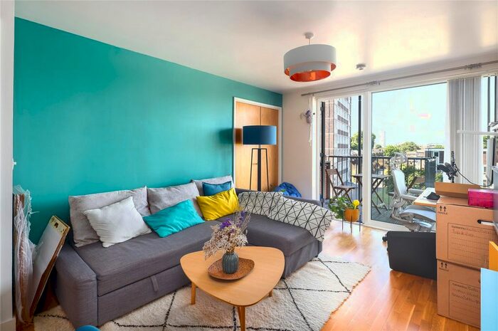 1 Bedroom Flat To Rent In Queensbridge Road, Bethnal Green, London, E2