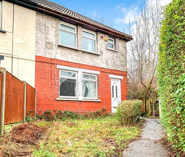 4 Bedroom Semi Detached House For Sale In Benbow Avenue, Bradford, BD10