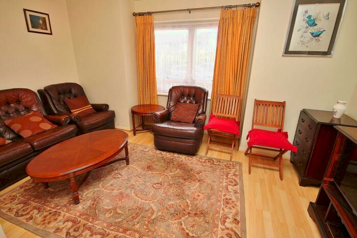 1 Bedroom Flat To Rent In Woodside Green, London, SE25