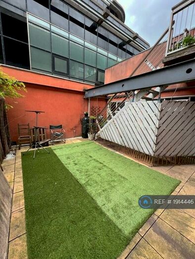 3 Bedroom Flat To Rent In Luna Street, Manchester, M4