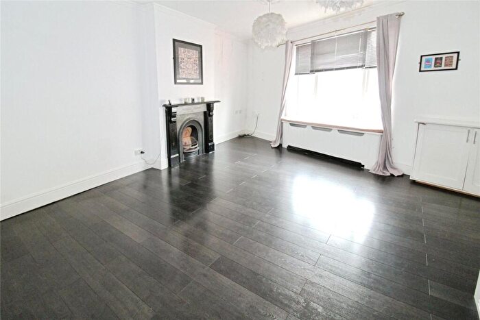3 Bedroom Flat To Rent In Albert Road, Southsea, Hampshire, PO5