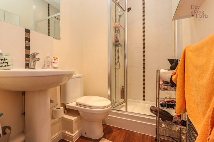 2 Bedroom Flat To Rent In Lockhart Road, Watford, Hertfordshire, WD17