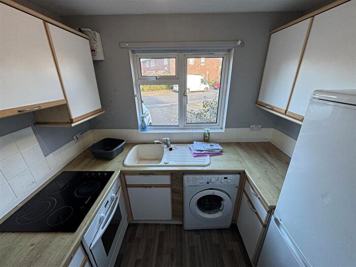 1 Bedroom Property To Rent In Heather Close, Isleworth, TW7