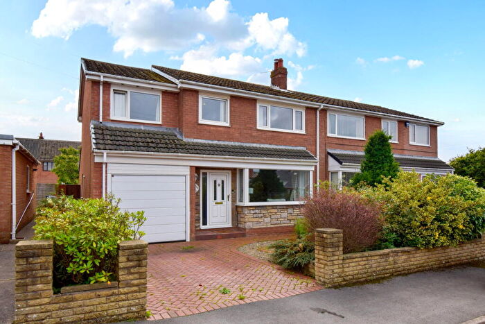 4 Bedroom Semi-Detached House For Sale In Bristol Avenue, Farington, Leyland, PR25