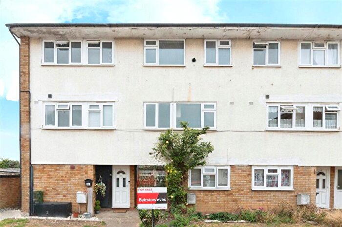 2 Bedroom Maisonette For Sale In Market Avenue, Wickford, Essex, SS12