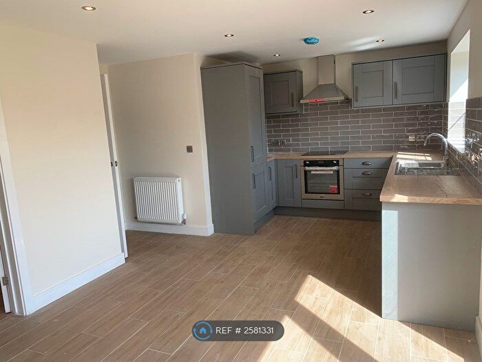 4 Bedroom End Of Terrace House To Rent In Thornton Court, Alcester, B49