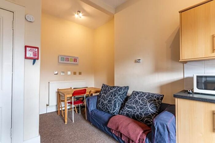 3 Bedroom Flat To Rent In Marchmont Road, Edinburgh, EH9