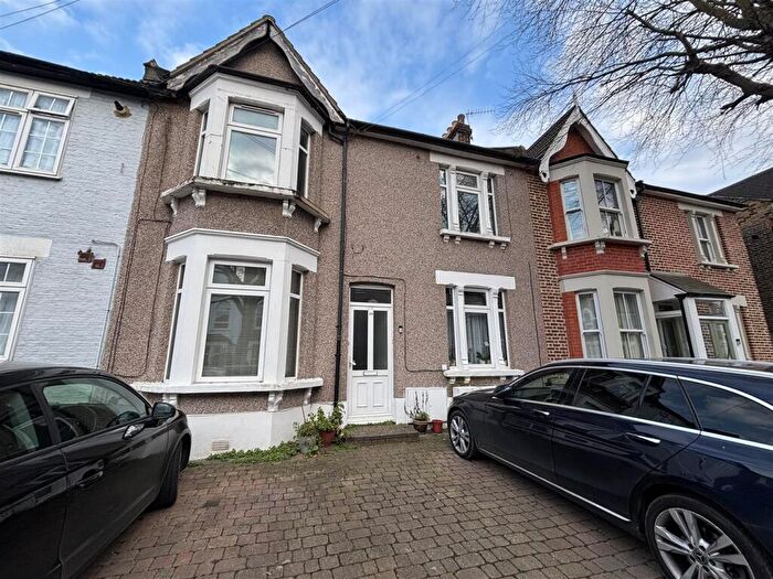 2 Bedroom House To Rent In Upper Flat Carisbrooke Road, Walthamstow, London, E17