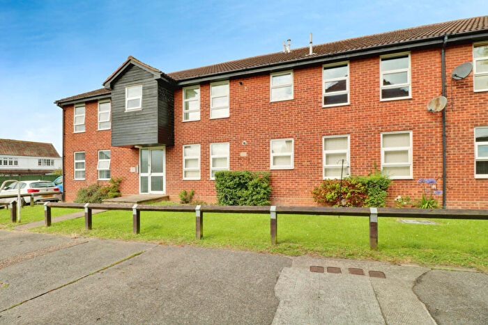 2 Bedroom Flat To Rent In Avington Walk, Benfleet, SS7