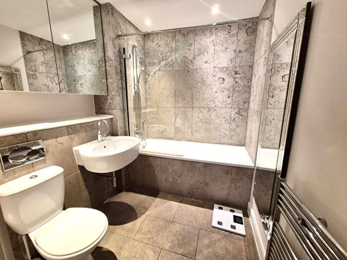 2 Bedroom Apartment To Rent In Watermark, Ferry Road, CF11
