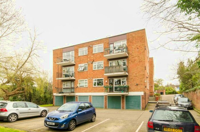 2 Bedroom Flat To Rent In Nether Street, Finchley, London, N3