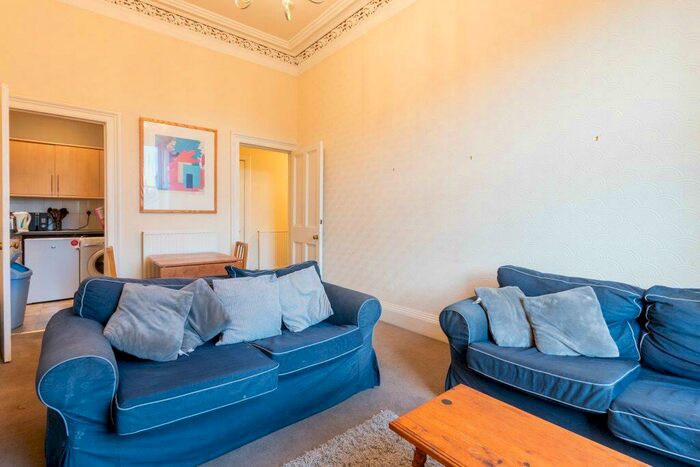 2 Bedroom Flat To Rent In L &#; Lutton Place, Edinburgh, EH8