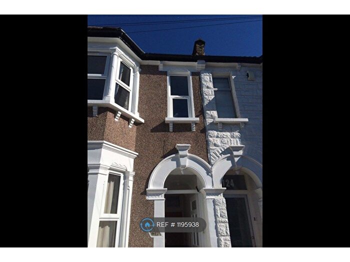 2 Bedroom Flat To Rent In Catford, London, SE6