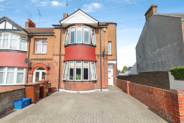 3 Bedroom Semi Detached House For Sale In Sturdee Avenue, Gillingham, ME7
