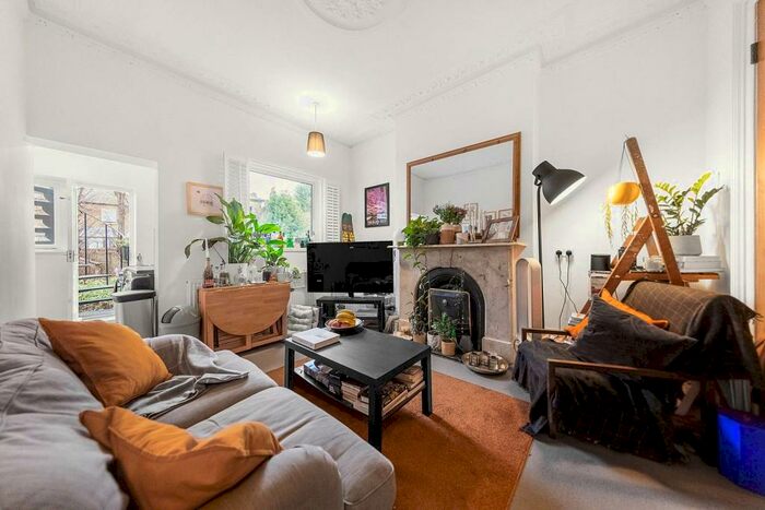 1 Bedroom Flat To Rent In Endlesham Road, Balham, London, SW12