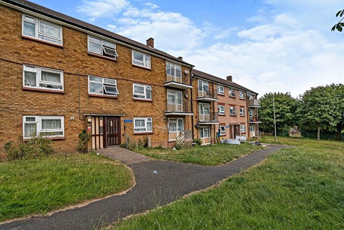 2 Bedroom Flat To Rent In Blue Rock Place, Tividale, Oldbury, B69