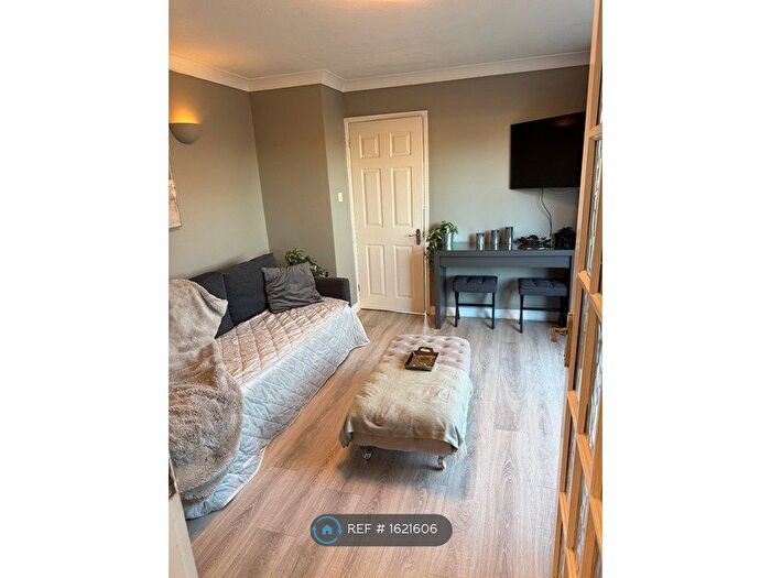 1 Bedroom Flat To Rent In Victoria Drive, Camberley, GU17