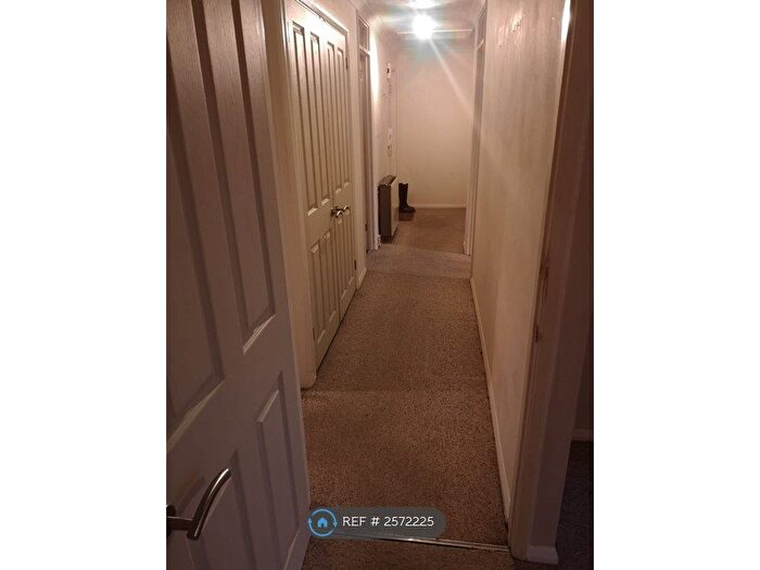 2 Bedroom Flat To Rent In Brentor Court, Tunbridge Wells, TN2