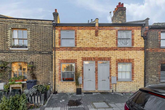 2 Bedroom Property To Rent In Old Oak Lane, London NW10