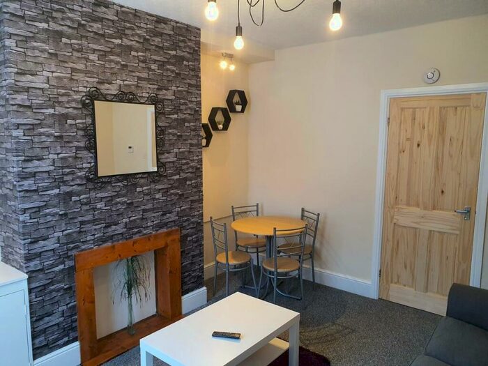 2 Bedroom Terraced House To Rent In Victoria Street | Student House | /, LN1