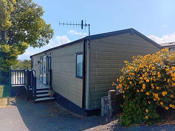 2 Bedroom Lodge For Sale In Conwy, LL32