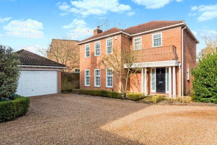 4 Bedroom Detached House To Rent In Stoneleigh Park, Weybridge, KT13