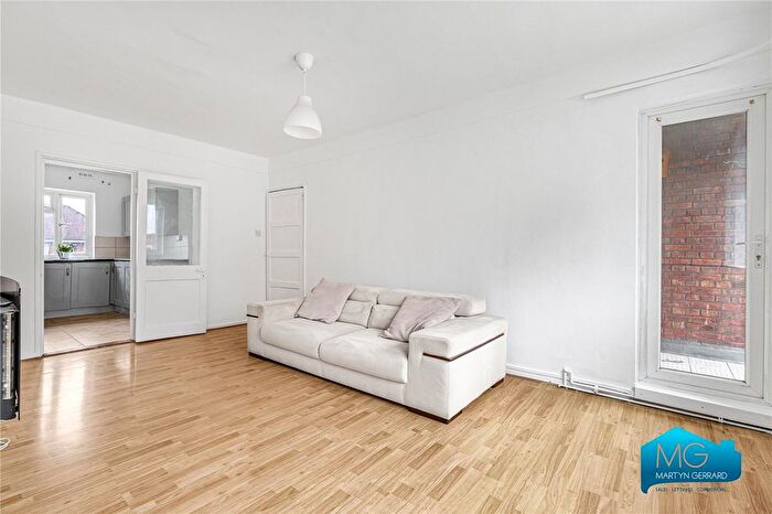 3 Bedroom Flat To Rent In Elmshurst Crescent, East Finchley, London, N2