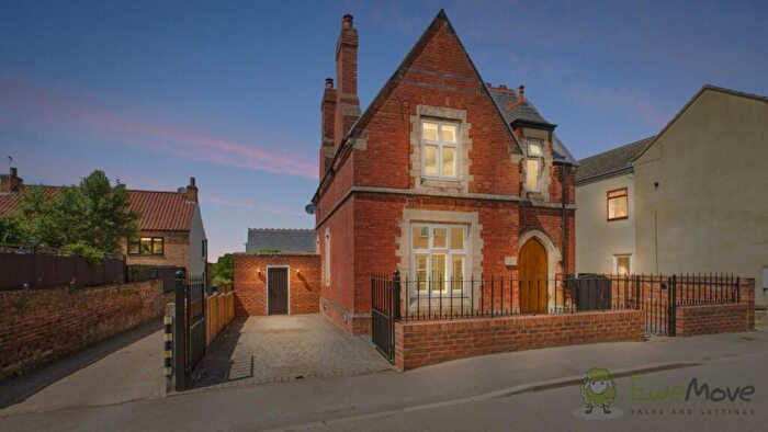 3 Bedroom Detached House For Sale In Main Street, West Stockwith, Doncaster, South Yorkshire, DN10