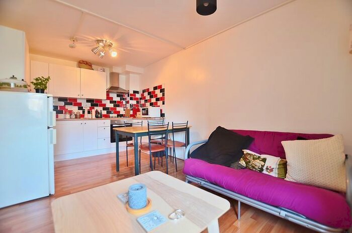 2 Bedroom Flat To Rent In Broadway Market, London, E8