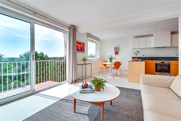 2 Bedroom Flat For Sale In Ancastle Green, Henley-On-Thames, Oxfordshire, RG9