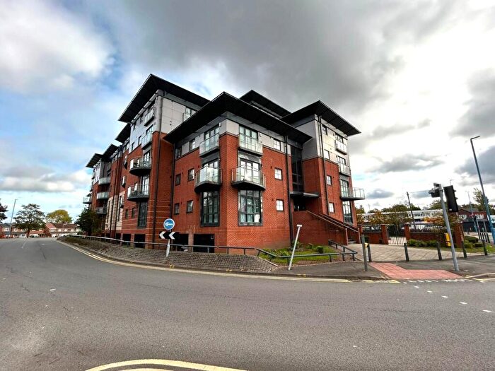 2 Bedroom Flat To Rent In Walsall Road, West Bromwich, West Midlands, B71