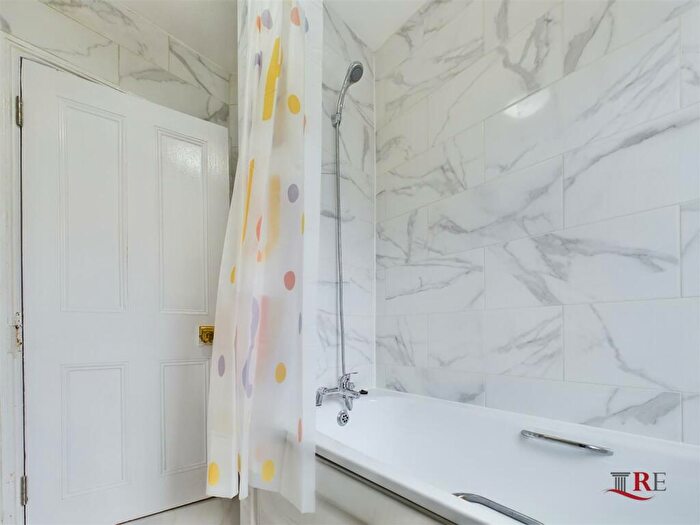 2 Bedroom Flat To Rent In Burns Road, London, NW10