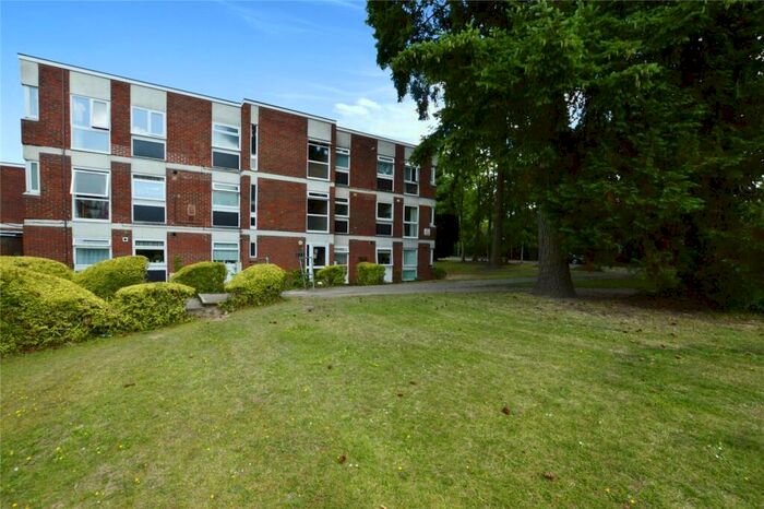 2 Bedroom Apartment To Rent In Brantwood Gardens, West Byfleet, Surrey, KT14